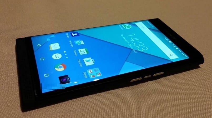 Itt vannak az eddigi legjobb, kiszivárgott képek a BlackBerry androidos telefonjáról