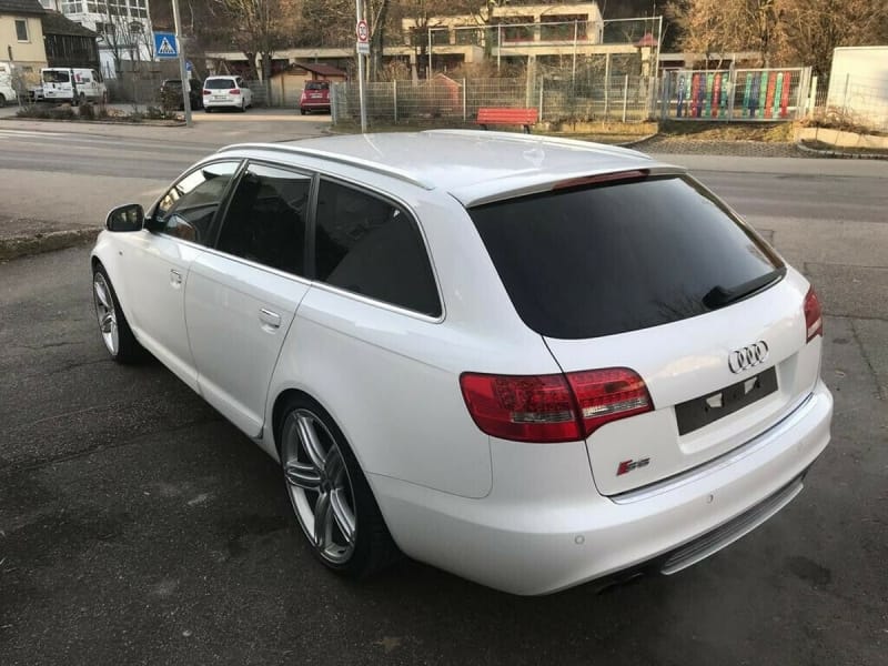 Eladó egy Audi S6-os, amely nem titkolja, melyik focistáé volt