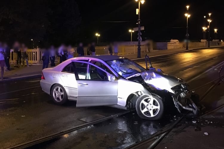 Halálra gázoltak egy embert a Jászai Mari téren