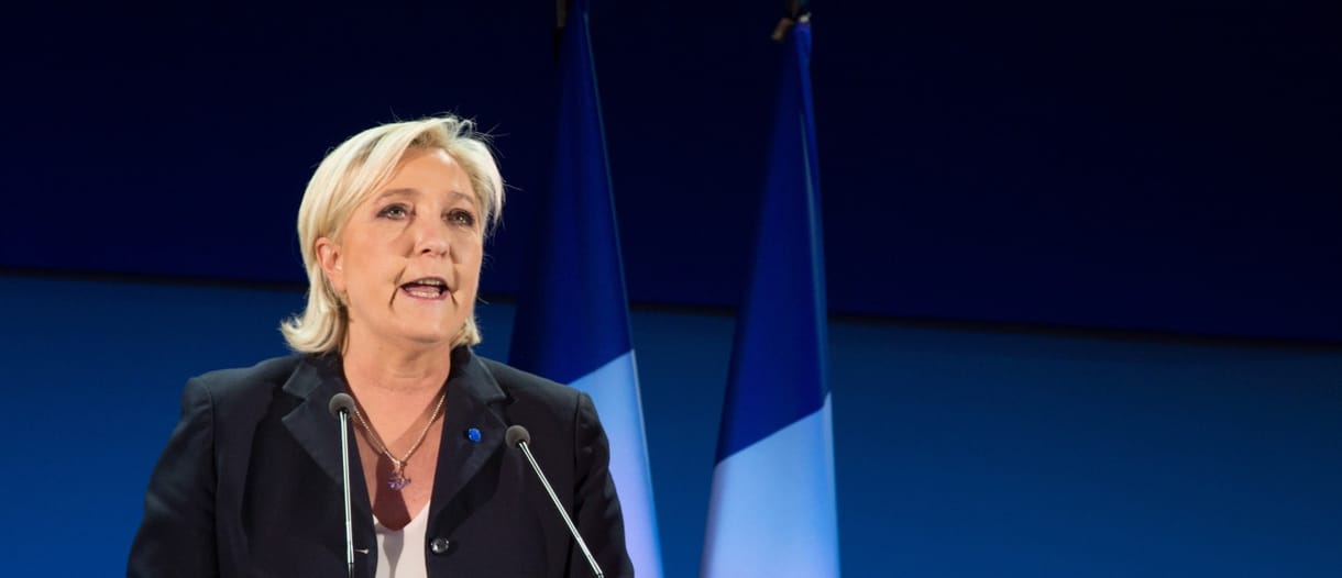 Le Pen ellopta Fillon beszédét