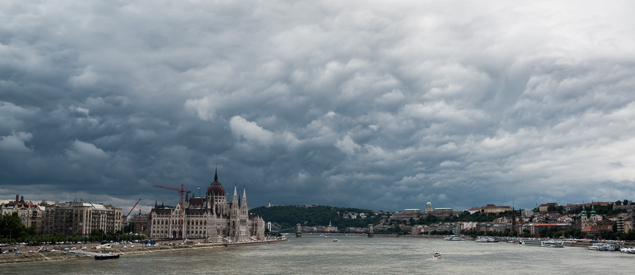 Fotó: posztapokaliptikus felhők Budapest felett