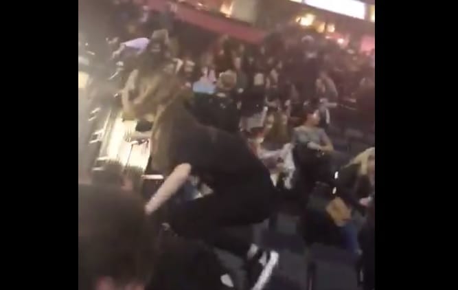 Videón a manchesteri koncerten történt robbantás pillanata