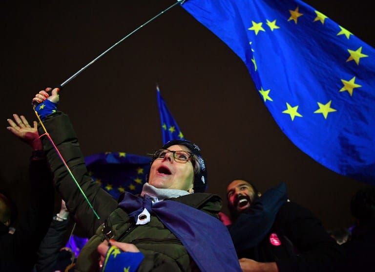 Brexit: vakmerő tervek a brit kormányfő asztalán