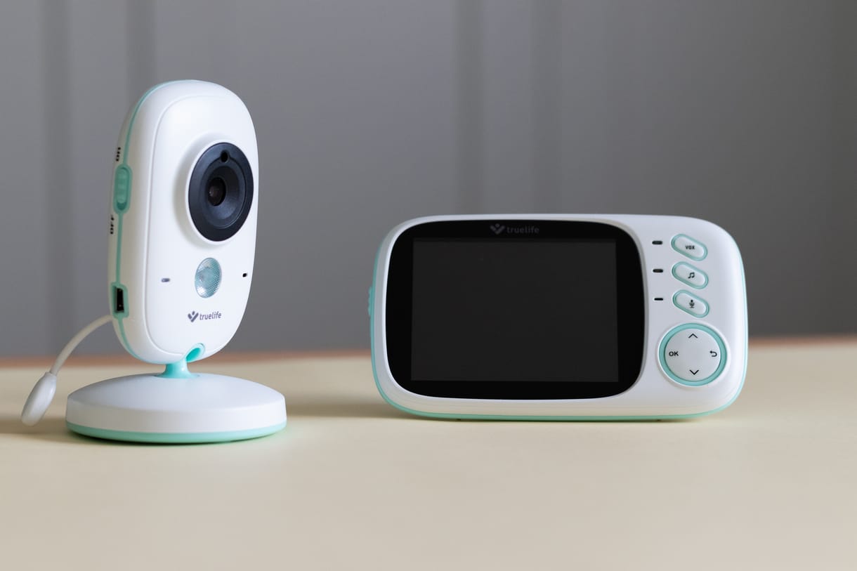 Segítség a szülőnek kis kompromisszummal: teszten a TrueLife bébiőre, a NannyCam H32