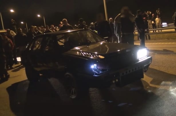 Így randalírozik egy 800 lóerős Audi 80 a svéd éjszakában – videó