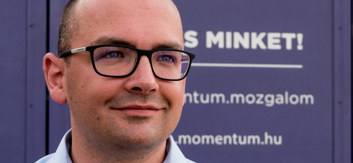Mentővel állt be a főigazgató parkolóhelyére, biztonsági őrök hajtották el - ezt állítja a momentumos Havasi Gábor