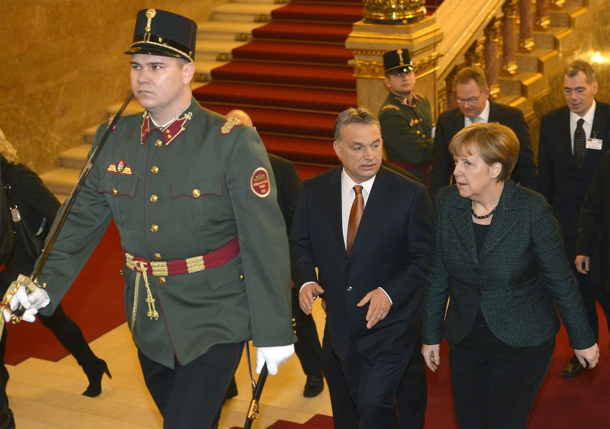 TEK: A személybiztosítás nem egyenlő egy tüntetés betiltásával