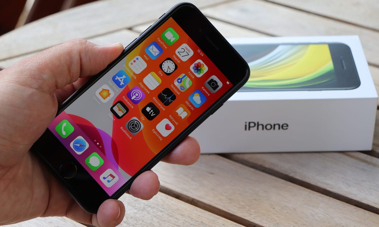 Almát rendelt a Tescóból a brit férfi, egy iPhone SE-t talált a csomagjában