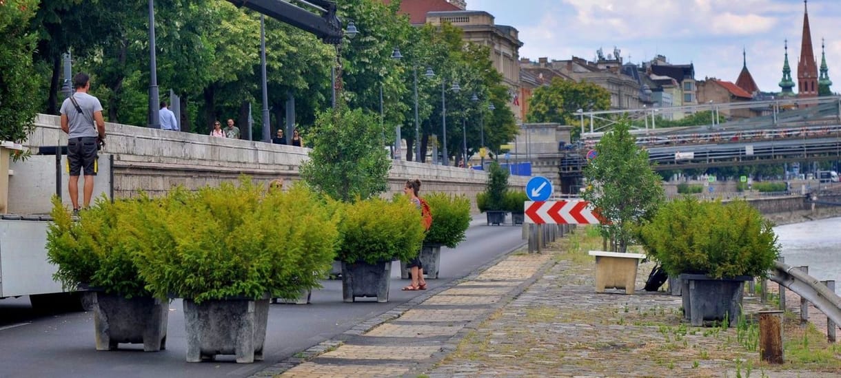 Pihenőpark lesz a budai alsó rakpart egy részéből, ha már úgyis le kellett zárni
