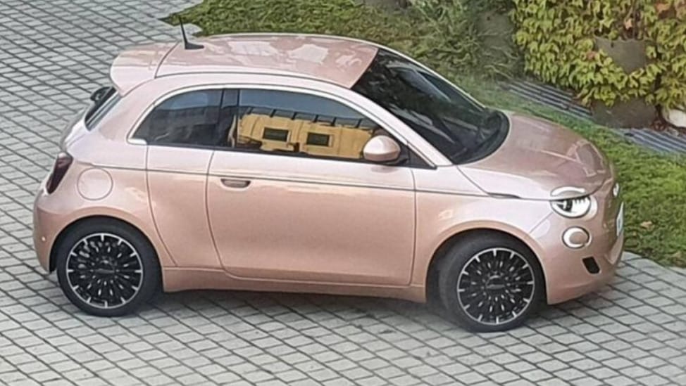 Fura, extra ajtós változatot kap a Fiat 500-as? 