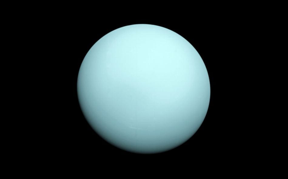 Megvizsgálták a Voyager–2 40 éve készített adatait, új dolog derült ki az Uránusz két holdjáról