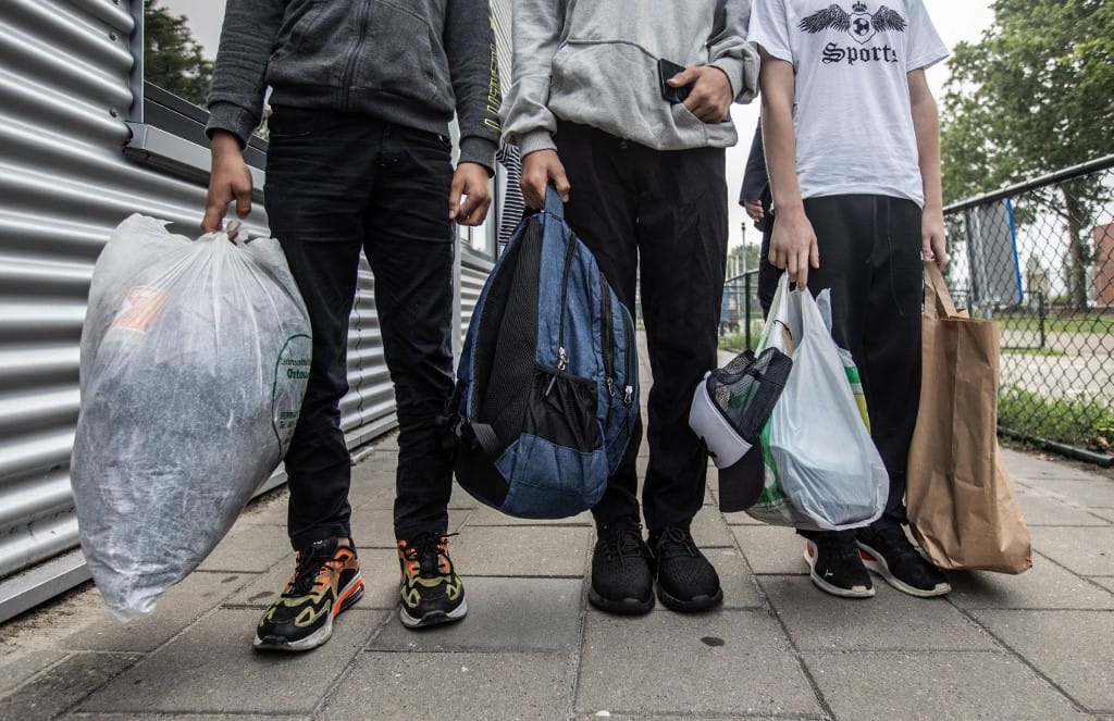 Nem kapnak többé menhelyi szállást Belgiumban az egyedülálló férfi menekültek 