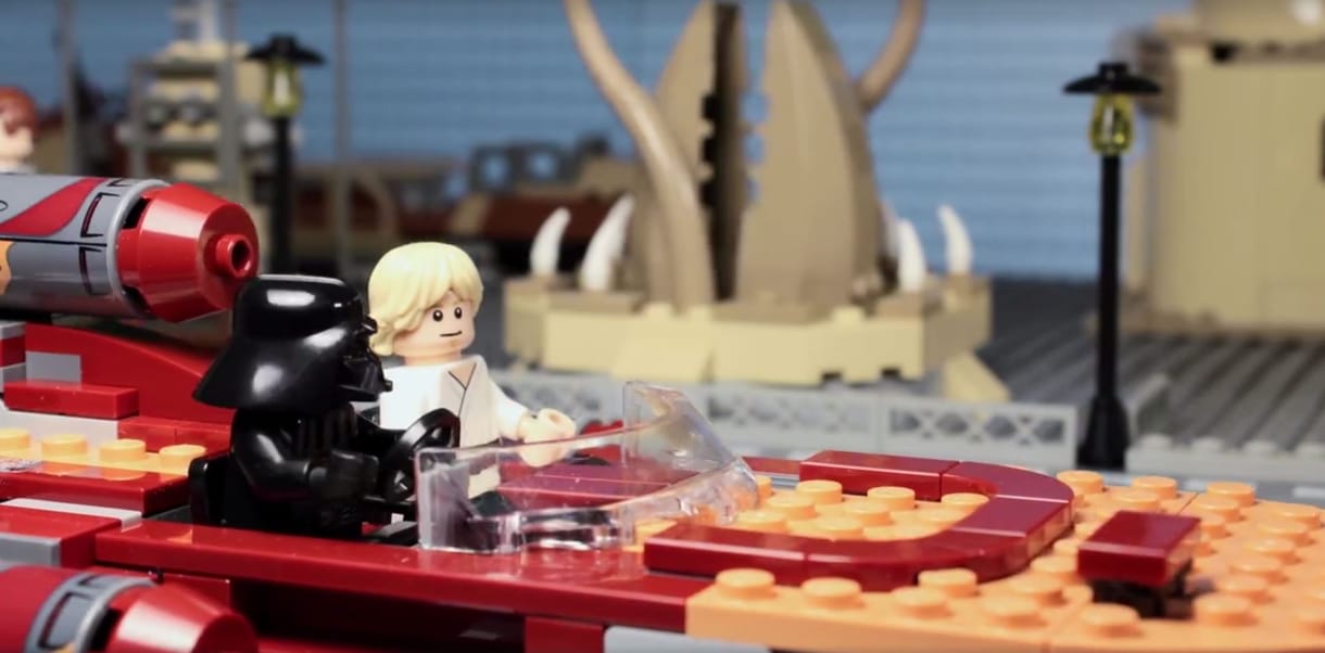 Darth Vader mesét olvas – nagyot dobott a Lego