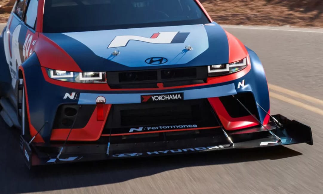 687 lóerővel és gigantikus szárnyakkal hágja meg a legendás hegyet a Hyundai