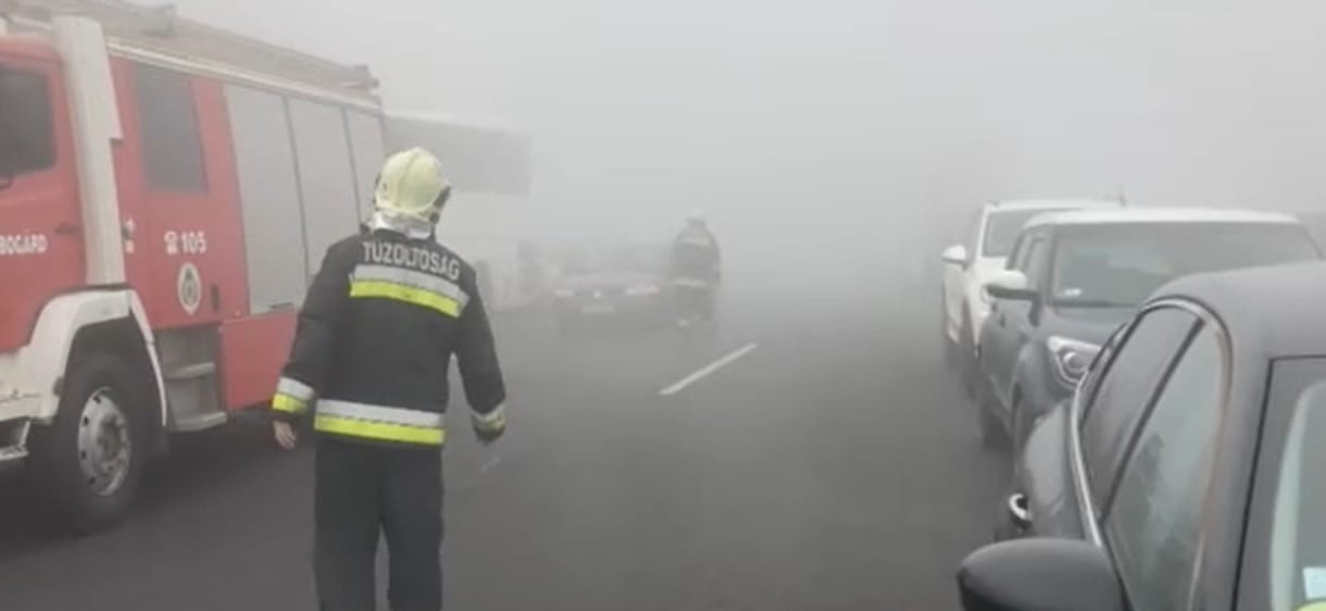 Ismét ködös útszakaszokra figyelmeztetnek az M7-esen, ahol vasárnap tömegbaleset volt