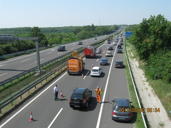 Hat autó ütközött az M7-esen - fotó