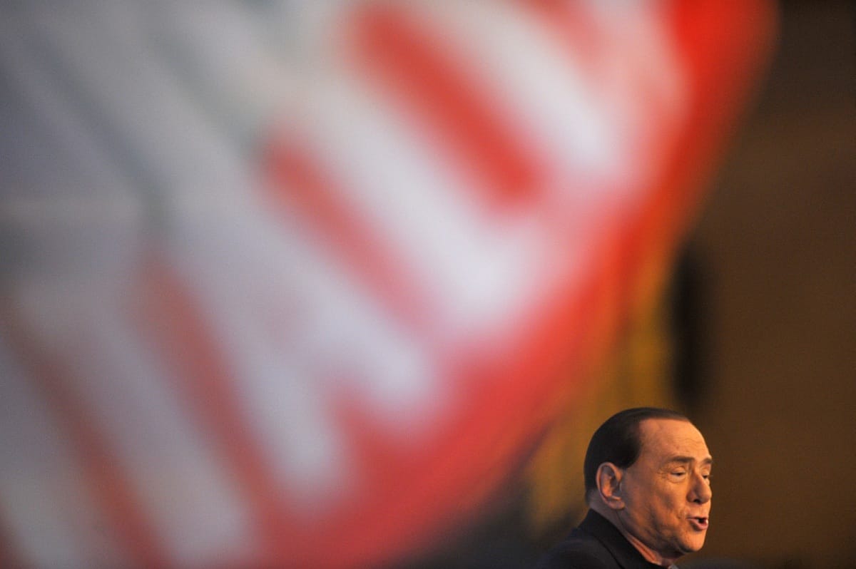 Lefotózták a Berlusconinak milliárdokat adó magyar cégvezért