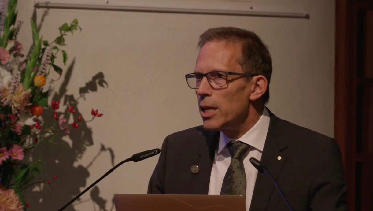 Nézze meg videón a pillanatot, amikor kiderült, hogy Karikó Katalin és tudóstársa kapják az orvosi Nobel-díjat