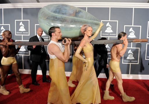 Tojás, esés, béna tánc és Muppetek a Grammy-n - videók