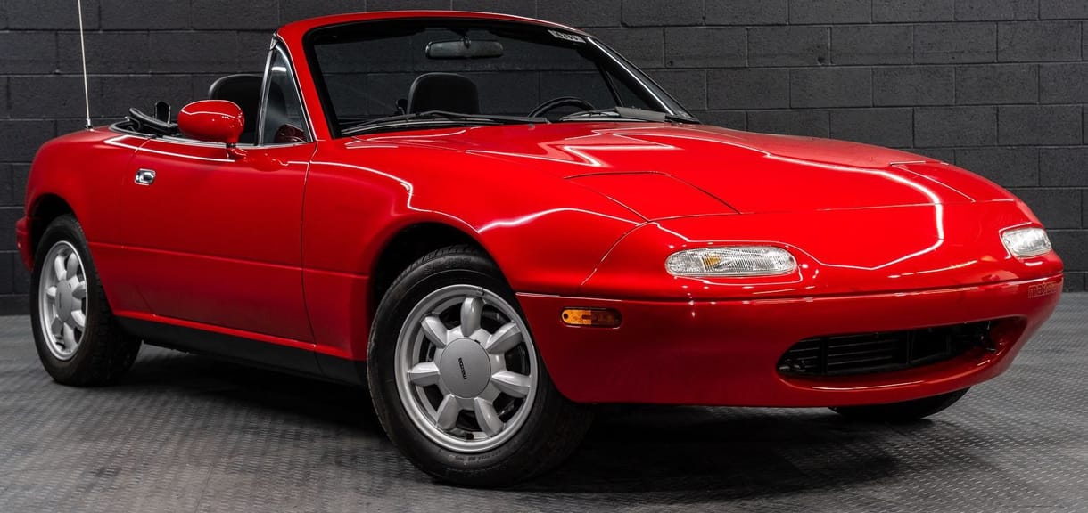 Alig 60 kilométer van ebben a korai Mazda MX-5-ben, szép kis summát ér