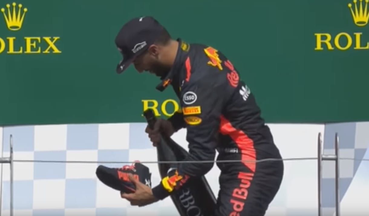 Újabb áldozata van Daniel Ricciardo bizarr szokásának – videó