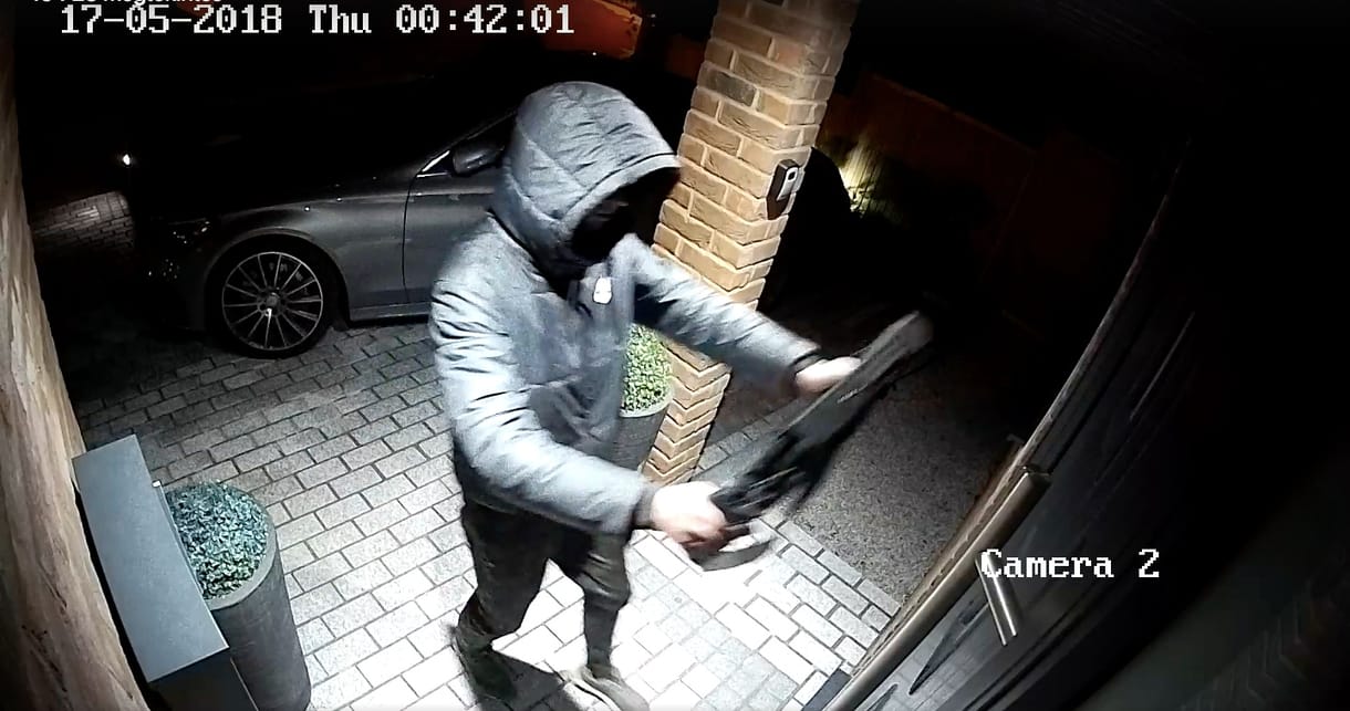 23 másodperc alatt lopták el a tolvajok az ellophatatlan Mercedest – videó
