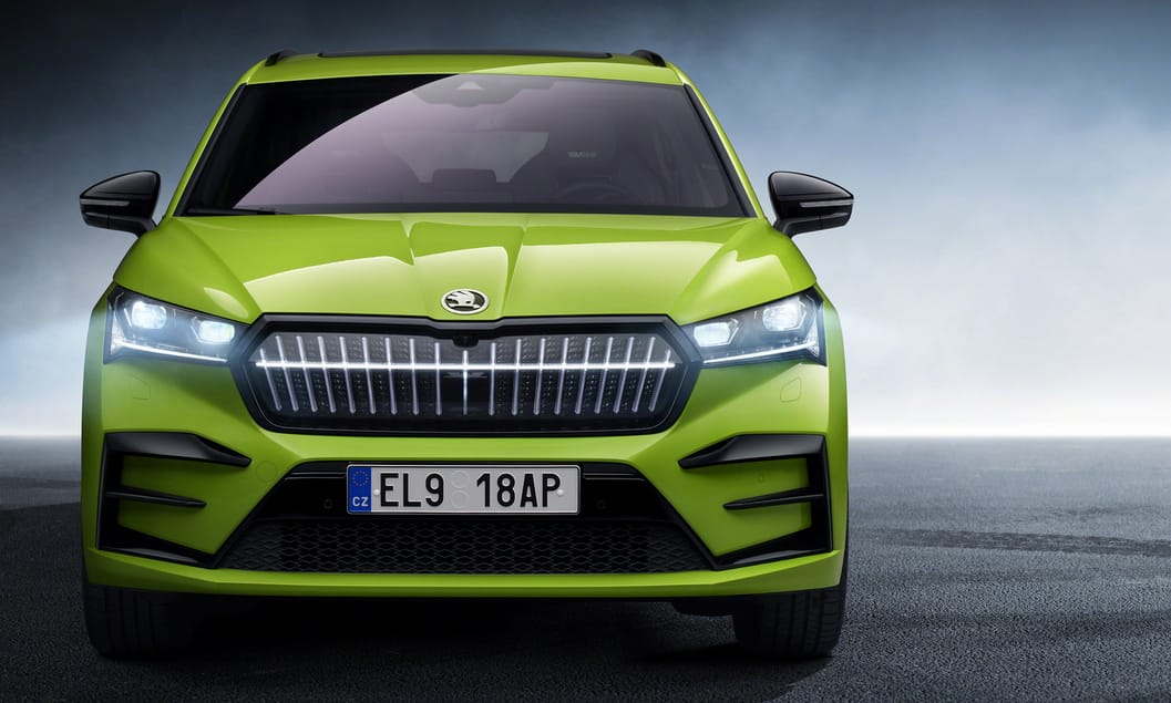 299 lóerővel és világító hűtőráccsal itt a legújabb Skoda