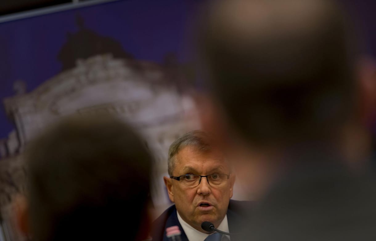 Óva inti a magyar jegybankot az Európai Központi Bank