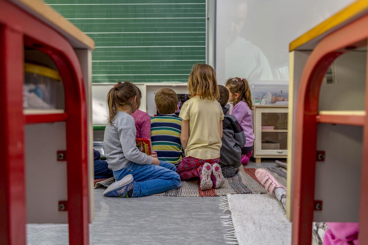 Az öt évesnél fiatalabb koronavírusos gyerekek fele tünetmentes egy új kutatás szerint