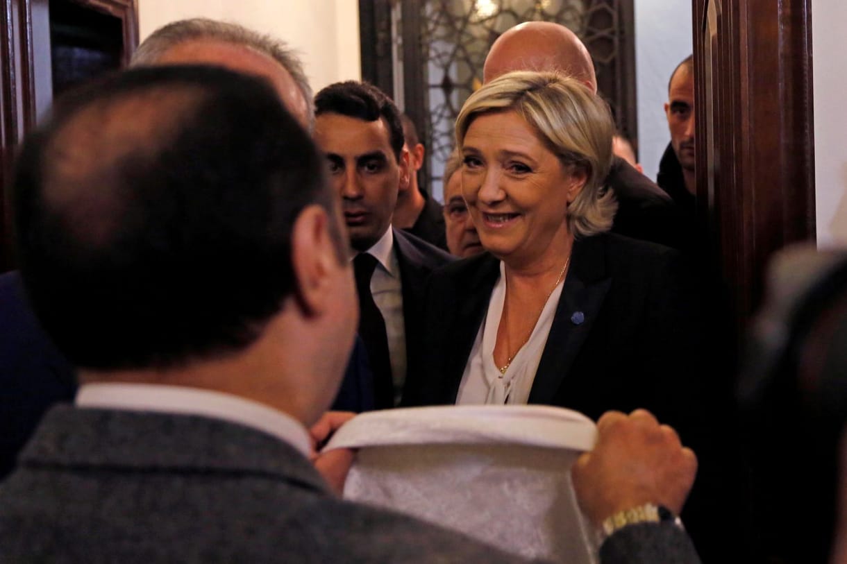 Videó: Marine Le Pen nem volt hajlandó felvenni a fejkendőt Libanonban, inkább elviharzott