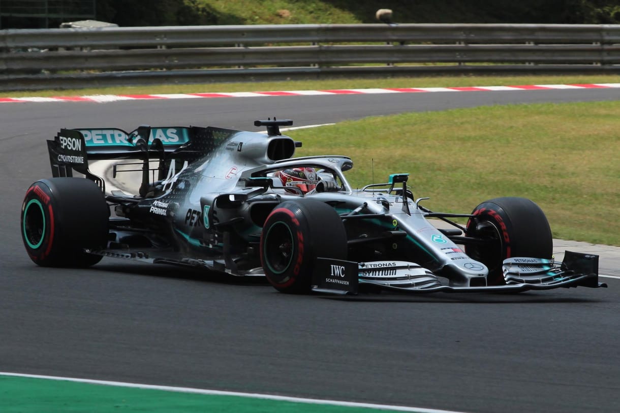 Hamilton Belgiumban összetörte a Mercedesét