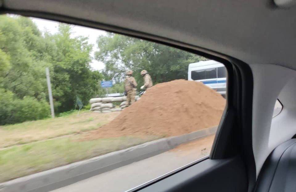Gépfegyvereket telepítettek Moszkva határába