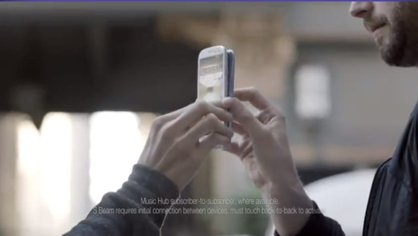 Már videohirdetésben is támadja a Samsung az iPhone 5-öt