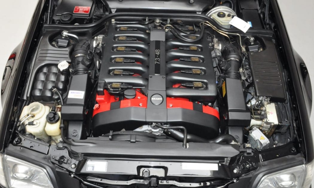 Nem a fogyasztása 7,3 liter ennek a különleges Brabus SL Mercinek