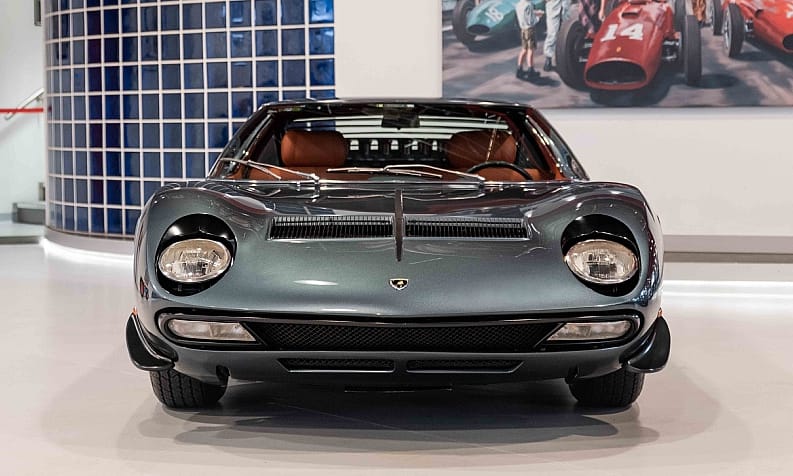 Csak 5759 kilométert futott ez a 48 éves eladó Lamborghini
