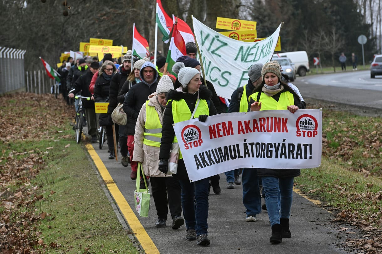 Nincs esélyük az akkugyári népszavazásoknak, amíg Orbán nem biztos abban, hogy győzne