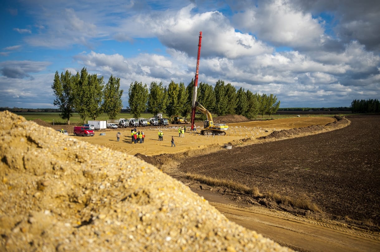 Alig vannak húszan, mégis 60 milliárdnyi megrendelést kapott a magyar államtól a rejtélyes cég