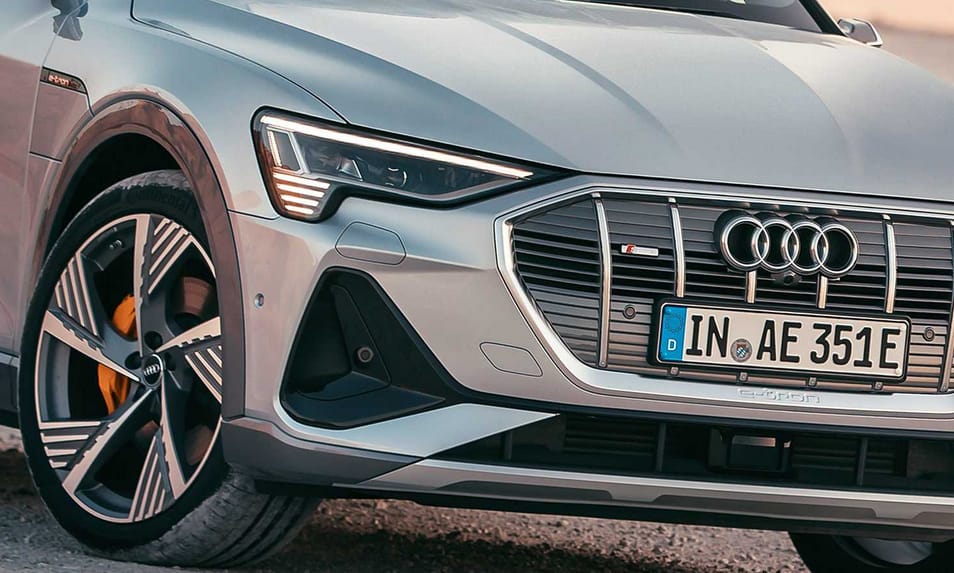 Villanyos kupé divatterepjáróval rukkolt elő az Audi