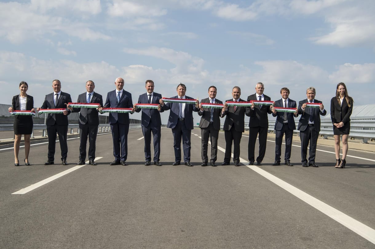 A fülkeforradalom felfalja sajátjait: bevált receptek alapján viszik Fidesz-közeliek cégeit is