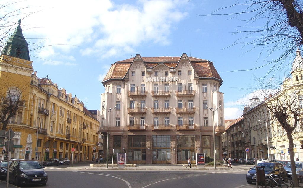 Apróhirdetésben árulják a szombathelyi Savaria Szállót