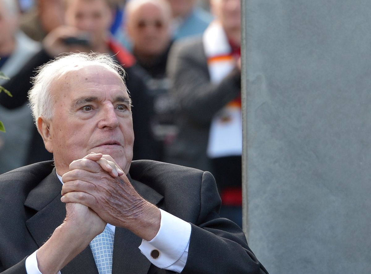 Helmut Kohl Orbán mellett állt ki