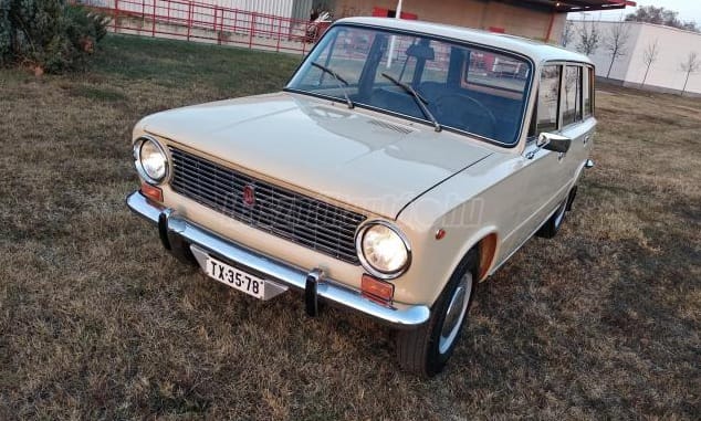Szőrös gyári gumik, eredeti orosz zsír: 36 éves időgép Ladát árulnak Békéscsabán