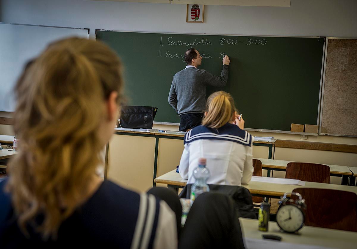 Agyő, érettségi 18 évesen!