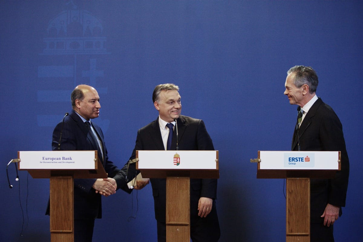 Bankadó: beleszaladtak pofonokba Orbánék, mentik, ami menthető