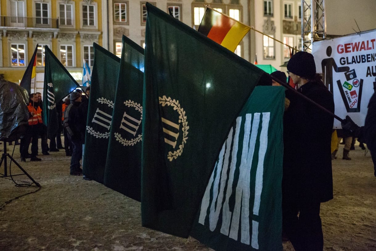 Magyarországról és orosz honlapokról irányítják a német szélsőjobboldali birodalmat
