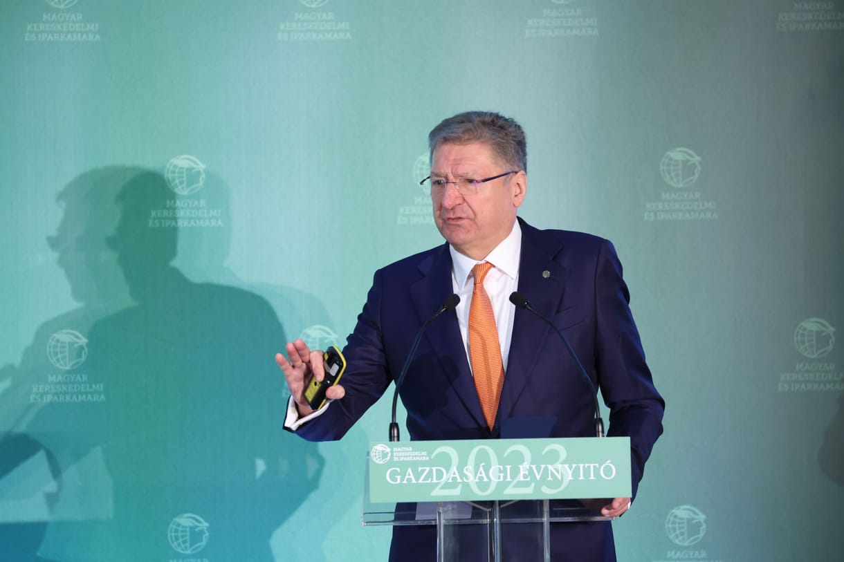 Jöhet a népszavazás a vállalkozók 5000 forintos, 
