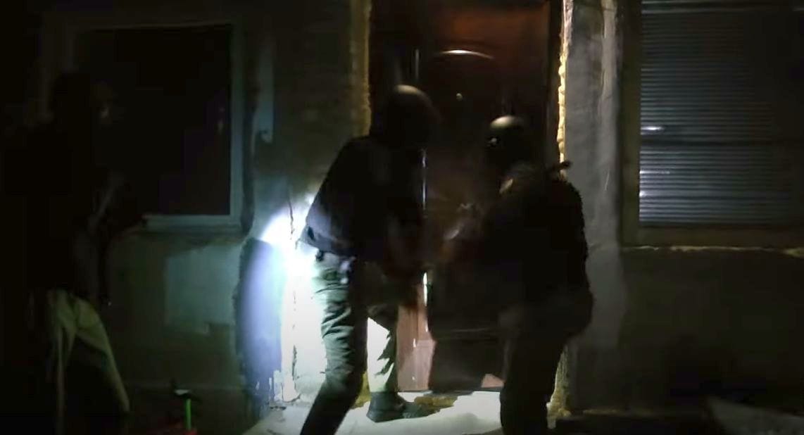Hajnalban mentek a rendőrök a zsadányi zsarolókért