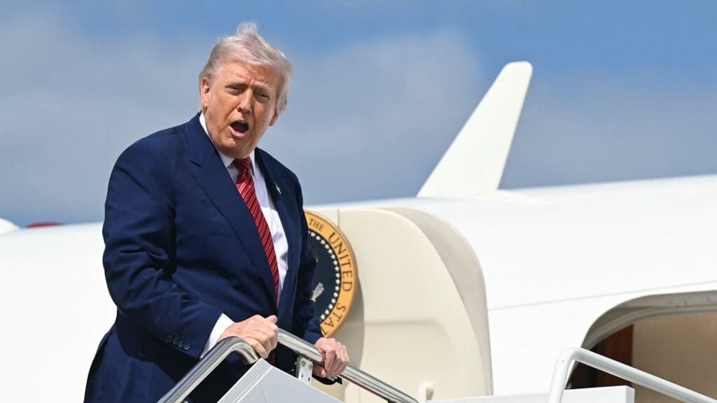 Jan-Werner Müller: Trump még a legenyveskezűbb politikusok közül is kirí
