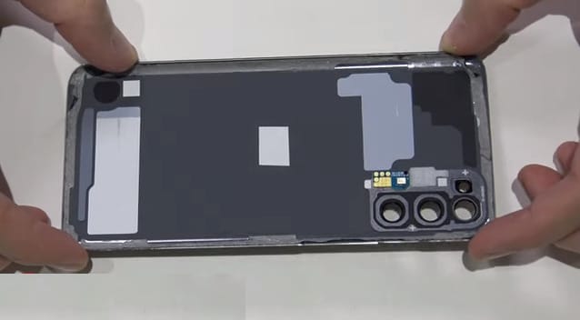 Szétszedték a Galaxy S20-at, és akadt egy kis probléma
