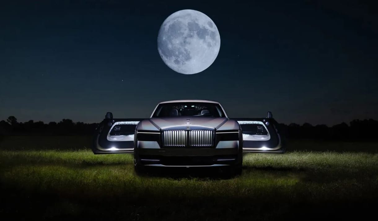 Egy évig kísérleteztek ennek a Rolls-Royce-nak a holografikus fényezésével